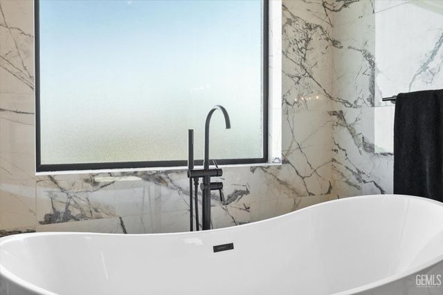 18160 Tiata Avenue, Bakersfield, CA 93314