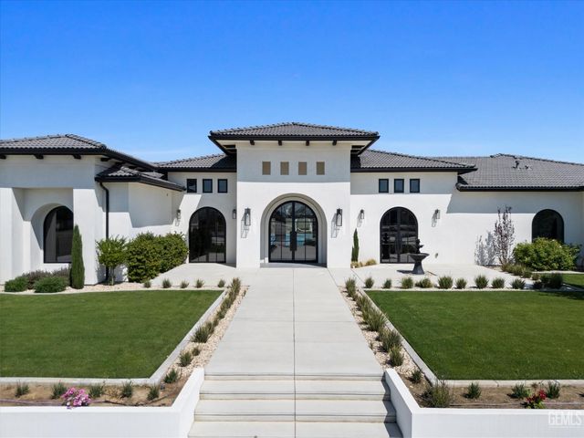 18160 Tiata Avenue, Bakersfield, CA 93314