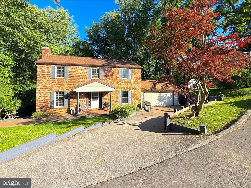 Image 2 of property listing at 9006 SIDEHILL RD, Ellicott City, MD 21042