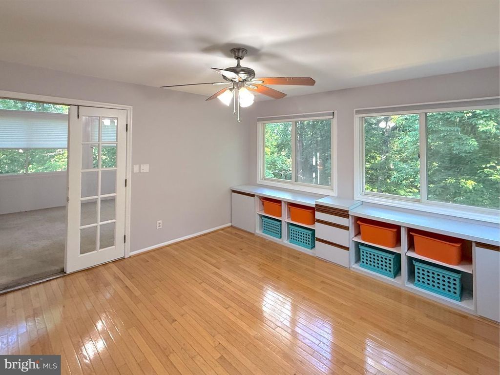 Image 13 of property listing at 9006 SIDEHILL RD, Ellicott City, MD 21042