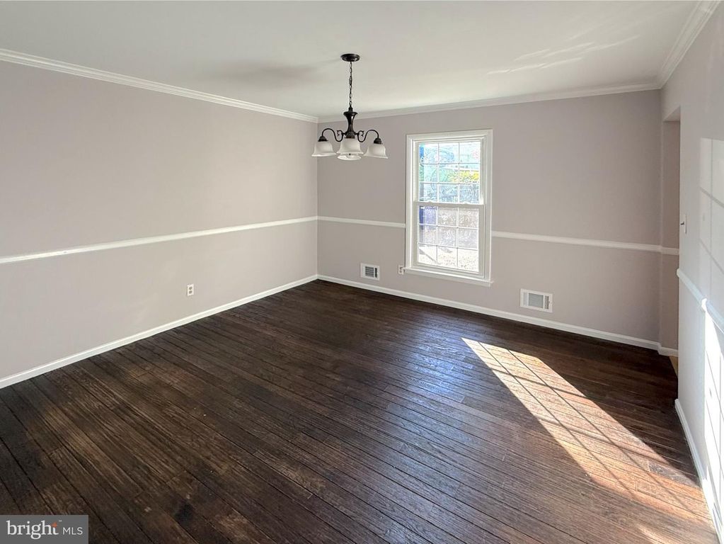Image 15 of property listing at 9006 SIDEHILL RD, Ellicott City, MD 21042
