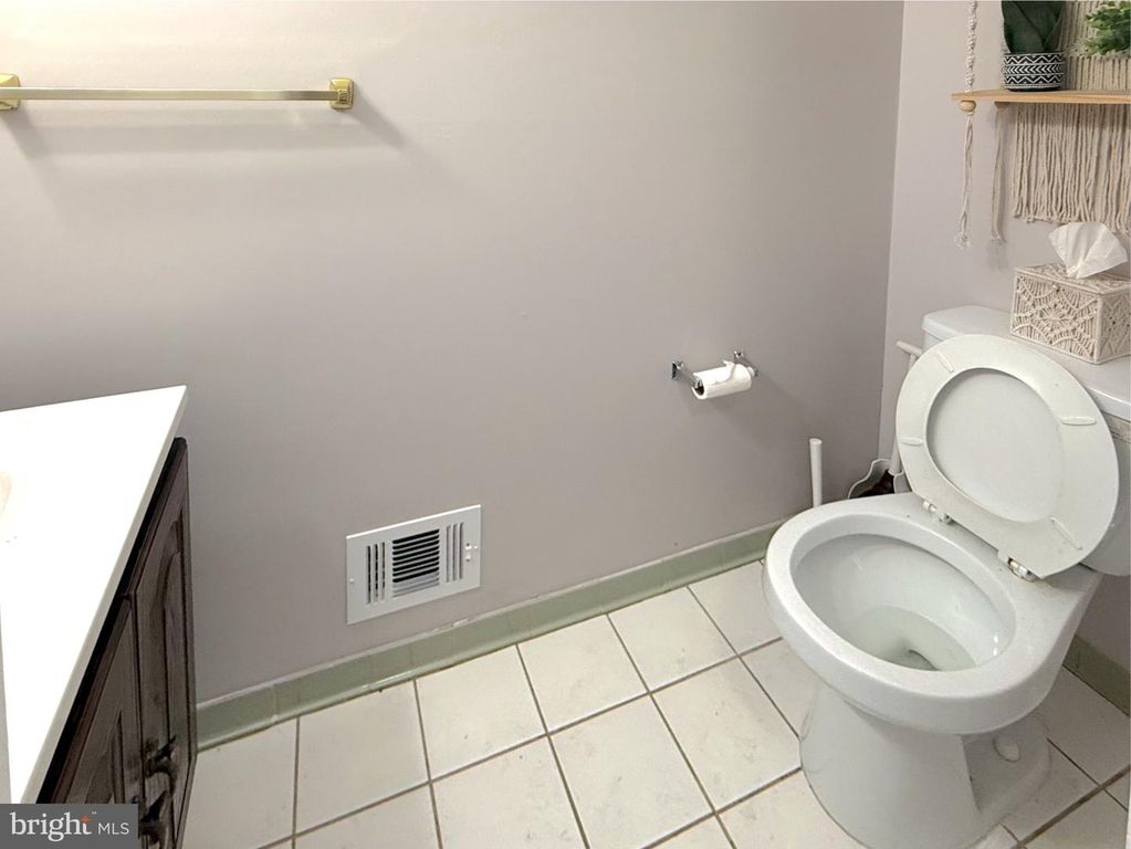 Image 17 of property listing at 9006 SIDEHILL RD, Ellicott City, MD 21042