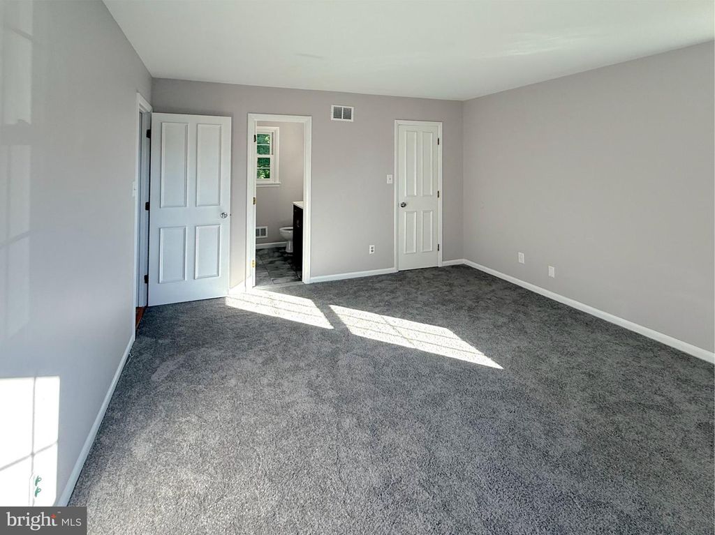 Image 25 of property listing at 9006 SIDEHILL RD, Ellicott City, MD 21042
