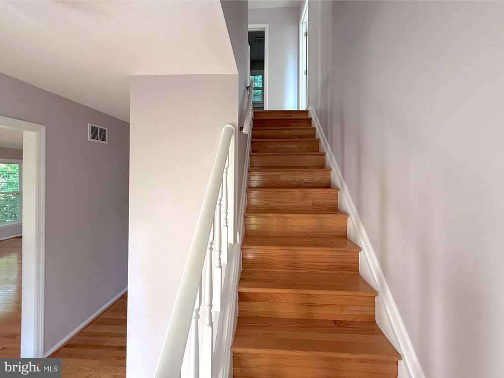 Image 37 of property listing at 9006 SIDEHILL RD, Ellicott City, MD 21042