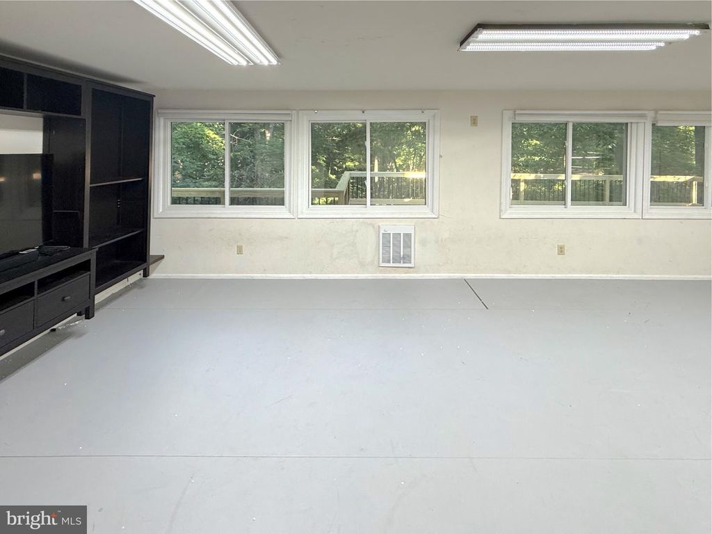 Image 45 of property listing at 9006 SIDEHILL RD, Ellicott City, MD 21042