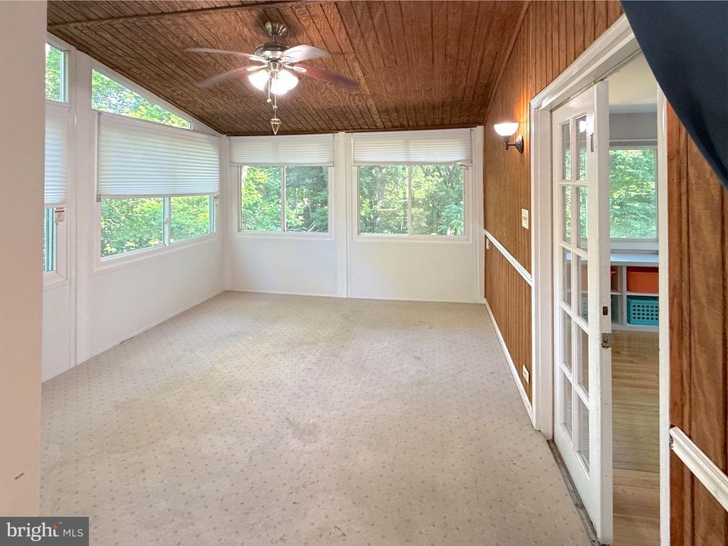 Image 8 of property listing at 9006 SIDEHILL RD, Ellicott City, MD 21042