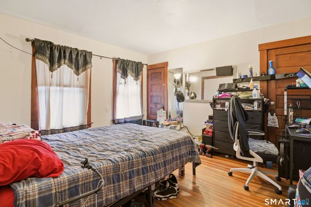 182 Vauxhall Street, New London, CT 06320