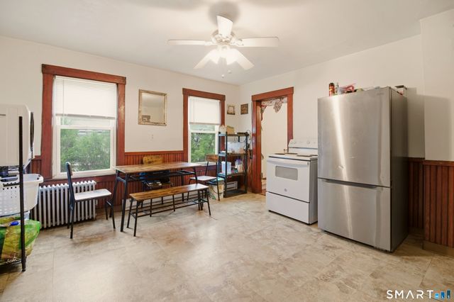 182 Vauxhall Street, New London, CT 06320