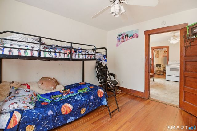 182 Vauxhall Street, New London, CT 06320