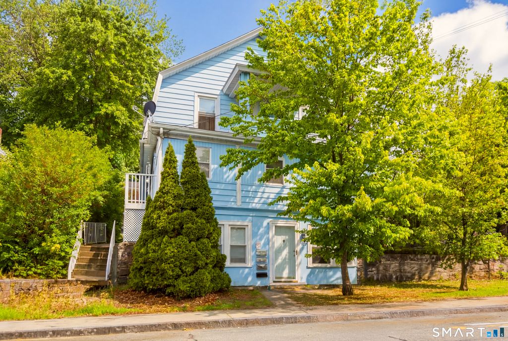 182 Vauxhall Street, New London, CT 06320