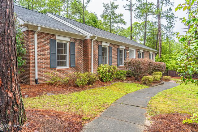 120 Fox Hunt Lane, Southern Pines, NC 28387