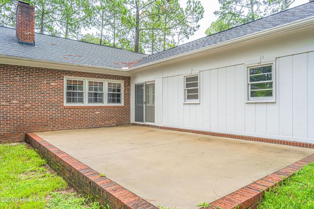120 Fox Hunt Lane, Southern Pines, NC 28387