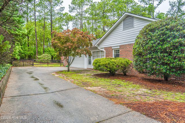120 Fox Hunt Lane, Southern Pines, NC 28387