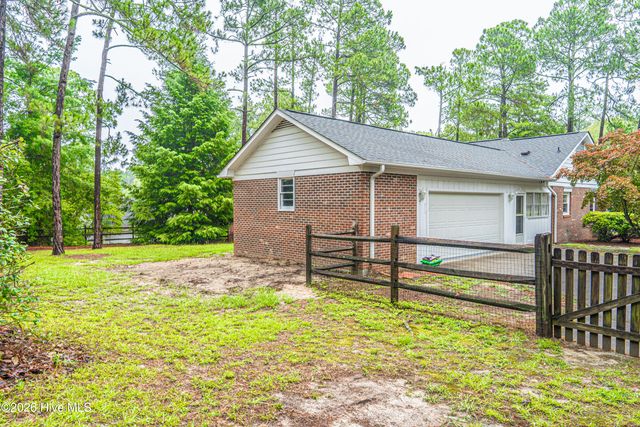 120 Fox Hunt Lane, Southern Pines, NC 28387