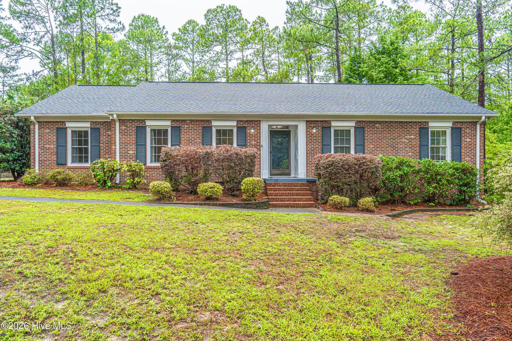 120 Fox Hunt Lane, Southern Pines, NC 28387