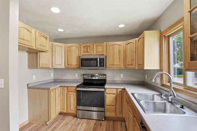 712 ALGOMA STREET, New London, WI 54961