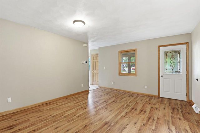 712 ALGOMA STREET, New London, WI 54961