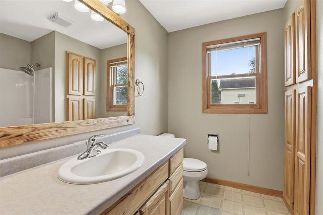 712 ALGOMA STREET, New London, WI 54961