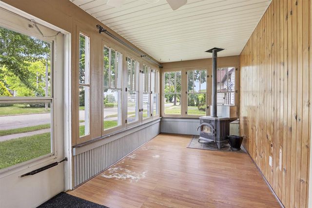 712 ALGOMA STREET, New London, WI 54961