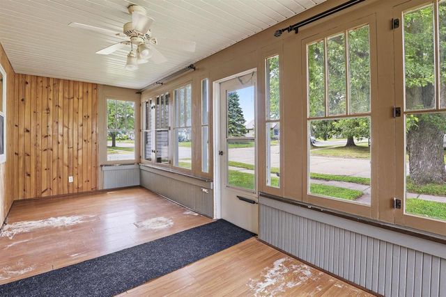 712 ALGOMA STREET, New London, WI 54961
