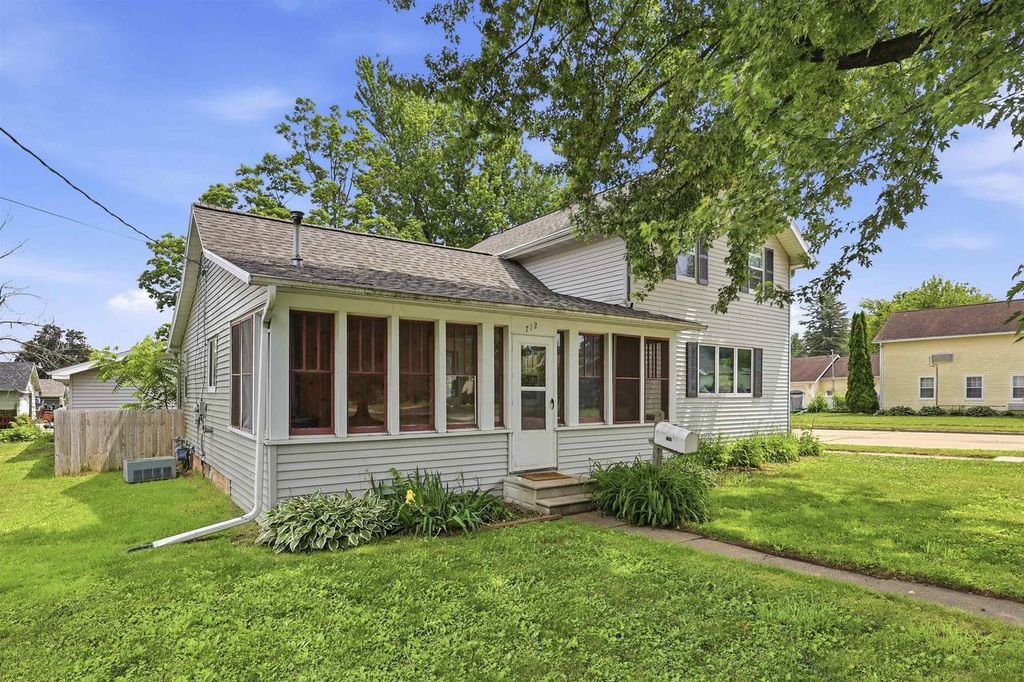 712 ALGOMA STREET, New London, WI 54961