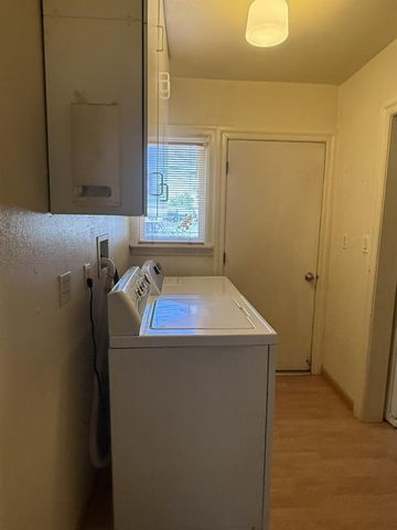 2197 Cambridge St, Sacramento, CA 95815