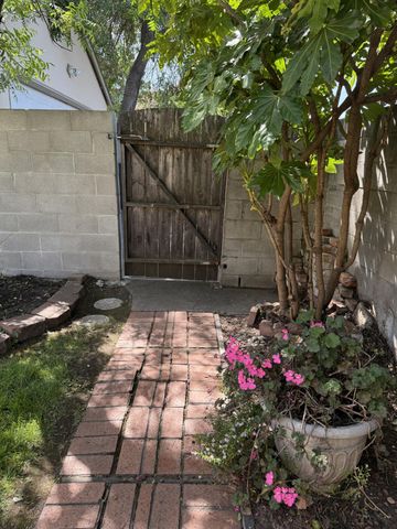 2197 Cambridge St, Sacramento, CA 95815