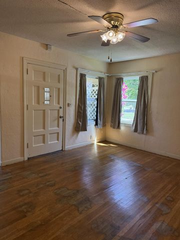 2197 Cambridge St, Sacramento, CA 95815