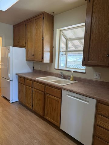 2197 Cambridge St, Sacramento, CA 95815