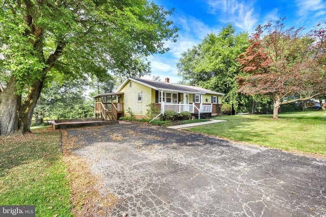 2441 RIVER RD, Middletown, PA 17057