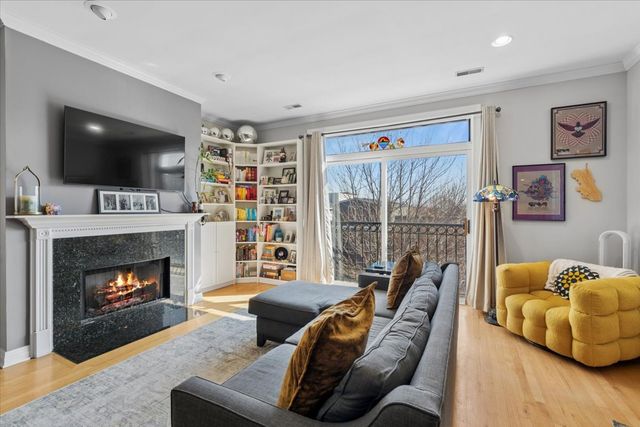 2816 N Rockwell Street 3N, Chicago, IL 60618