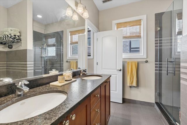 2816 N Rockwell Street 3N, Chicago, IL 60618