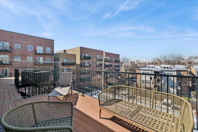 2816 N Rockwell Street 3N, Chicago, IL 60618