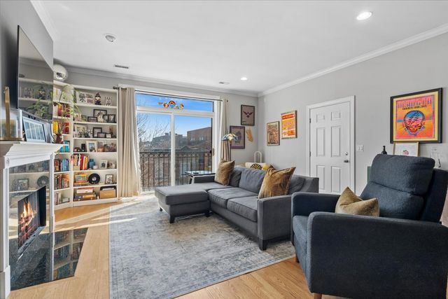 2816 N Rockwell Street 3N, Chicago, IL 60618