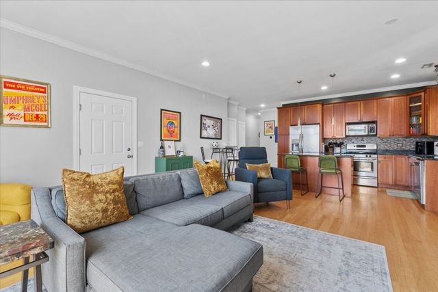 2816 N Rockwell Street 3N, Chicago, IL 60618