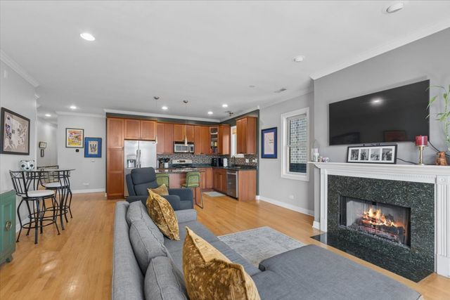 2816 N Rockwell Street 3N, Chicago, IL 60618