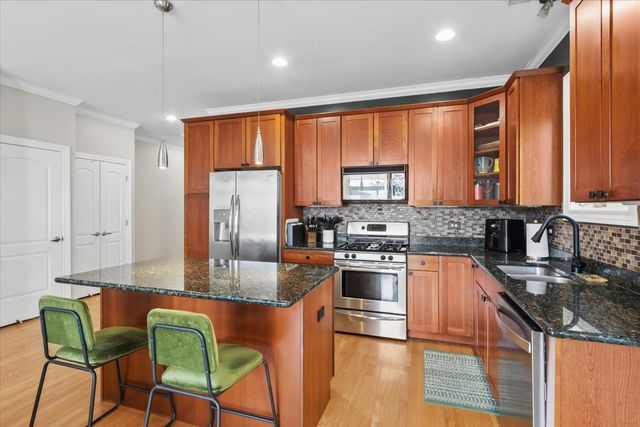 2816 N Rockwell Street 3N, Chicago, IL 60618