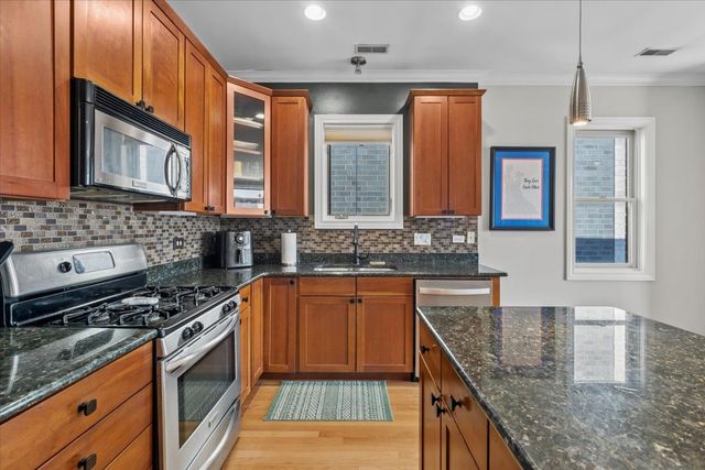 2816 N Rockwell Street 3N, Chicago, IL 60618