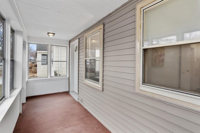 1231 Woodbridge Street, Saint Paul, MN 55117