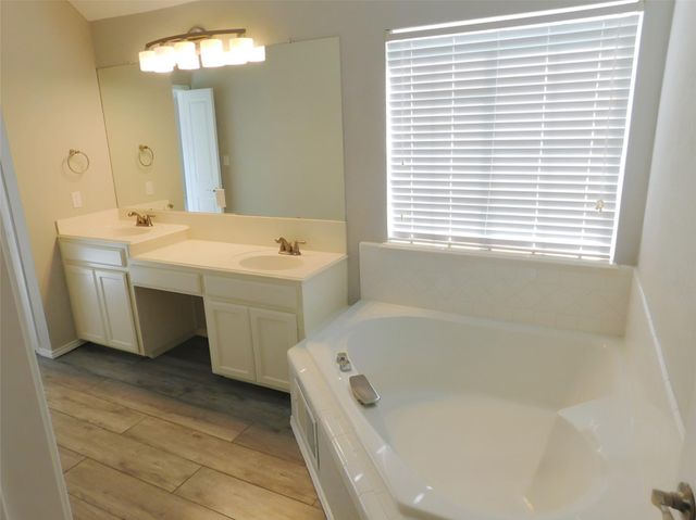 30003 OAKLAND HILLS DR, Georgetown, TX 78628