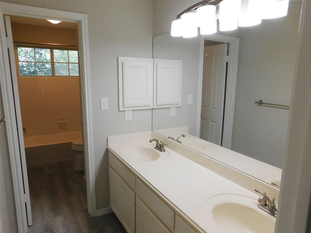 30003 OAKLAND HILLS DR, Georgetown, TX 78628