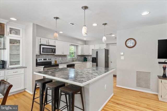 7821 ONTARIO RD, Gainesville, VA 20155