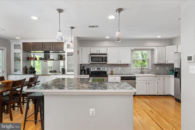 7821 ONTARIO RD, Gainesville, VA 20155