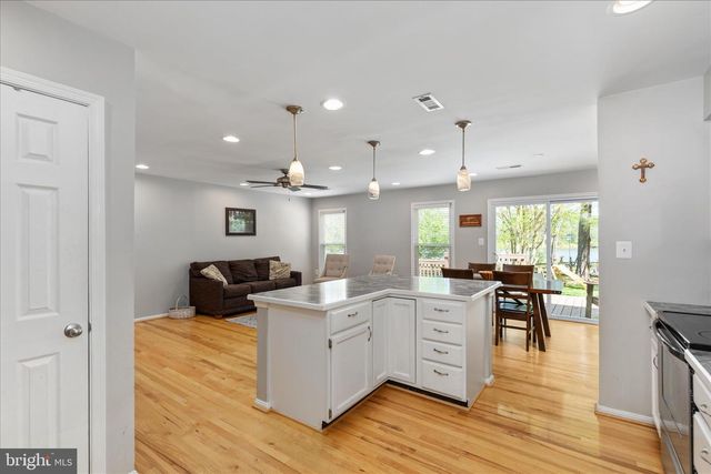 7821 ONTARIO RD, Gainesville, VA 20155
