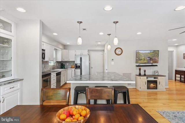 7821 ONTARIO RD, Gainesville, VA 20155