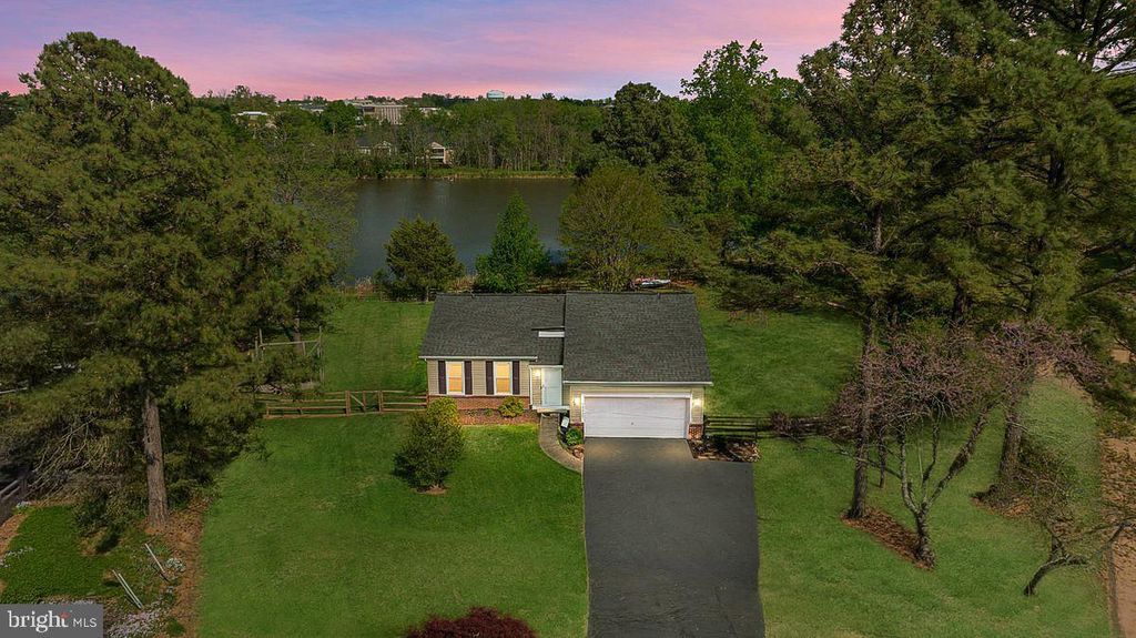 7821 ONTARIO RD, Gainesville, VA 20155
