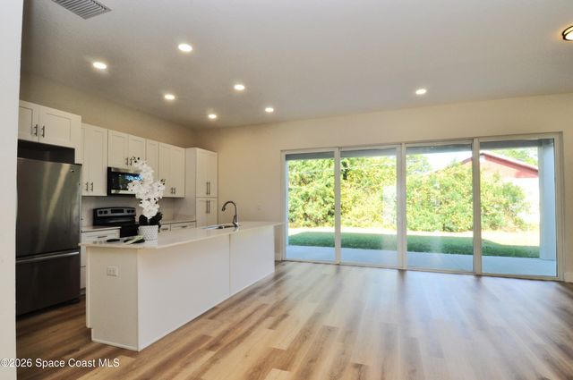 1043 Walden Boulevard SE, Palm Bay, FL 32909