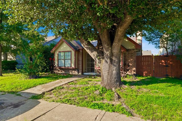 10464 Woodleaf Drive, Dallas, TX 75227