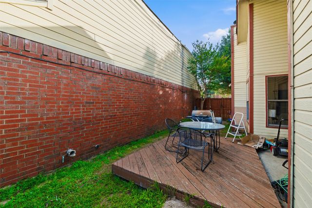 10464 Woodleaf Drive, Dallas, TX 75227