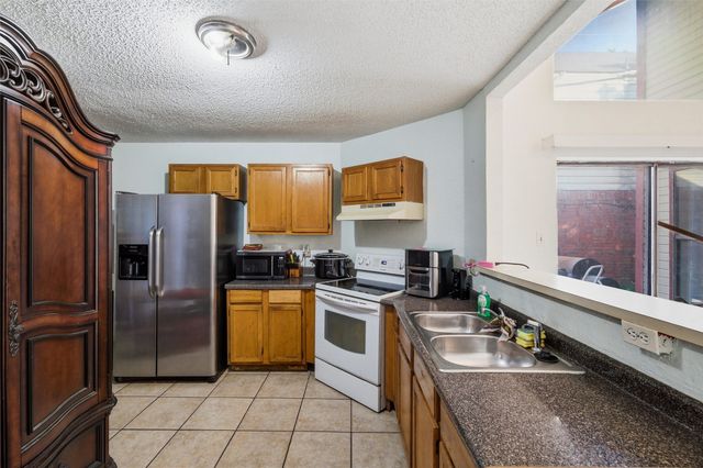 10464 Woodleaf Drive, Dallas, TX 75227